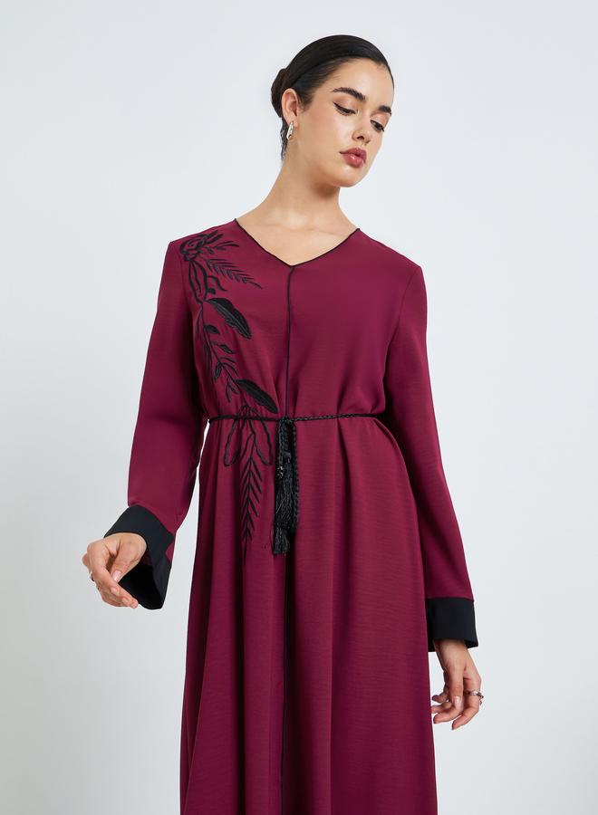 ستايلي جلابية مطرزة بحافة واسعة - Image 1